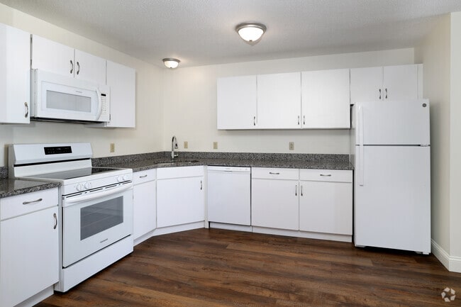 1 habitación, 1 baño - 850 pies cuadrados - Cocina - Liberty Place Apartments