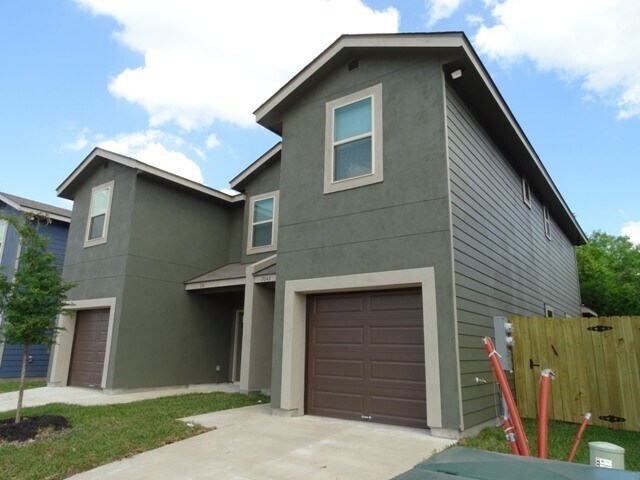 Foto del edificio - 7042 Lakeview Dr.