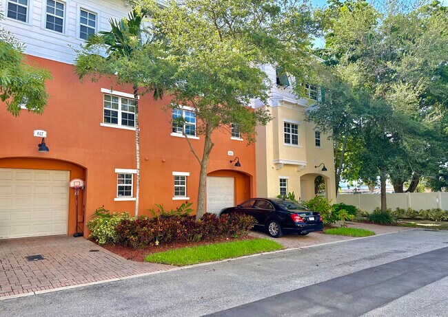 Building Photo - 613 SW 1st Dr