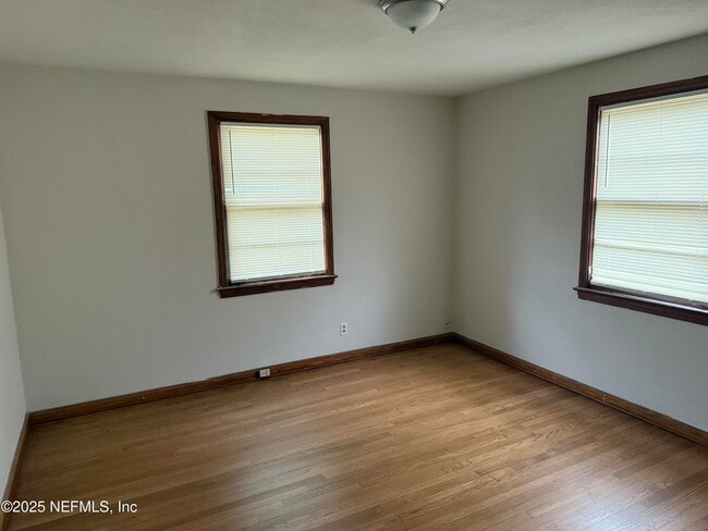 Foto del edificio - 947 Glencarin St