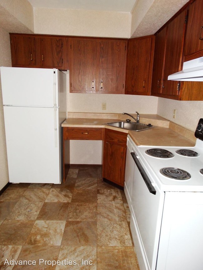 Building Photo - 812 W 53rd St