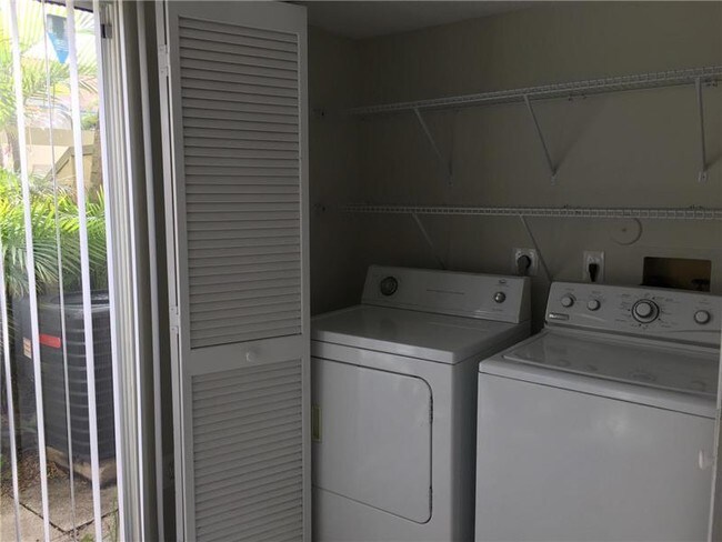 Foto del edificio - 6198 Riverwalk Ln