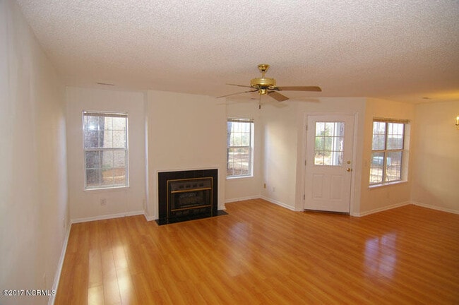 Building Photo - 2938 Mulberry Ln