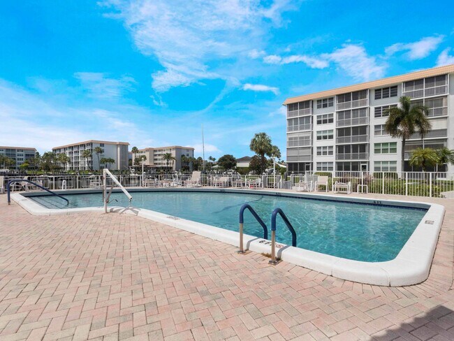 Foto del edificio - 911 Gardenia Dr