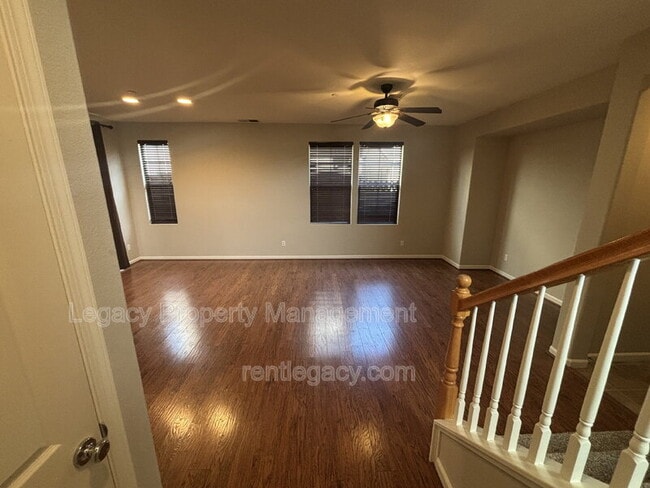 Building Photo - 893 Equinox Loop