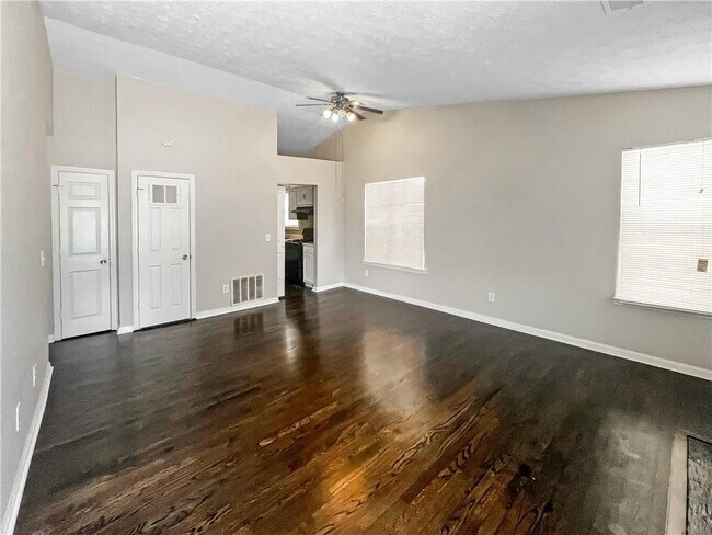 Building Photo - 2033 Charter Manor