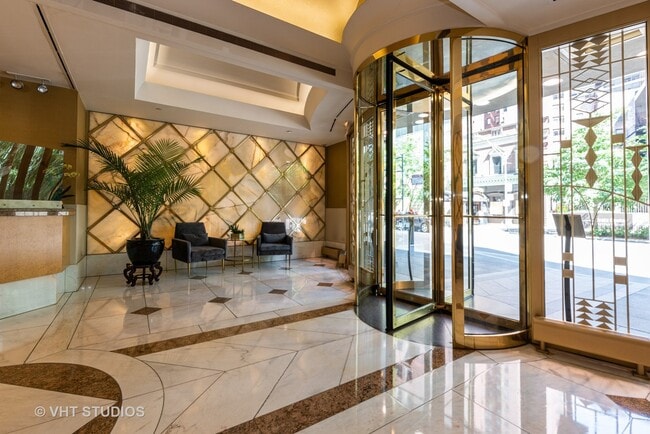 Building Photo - 111 E Chestnut St