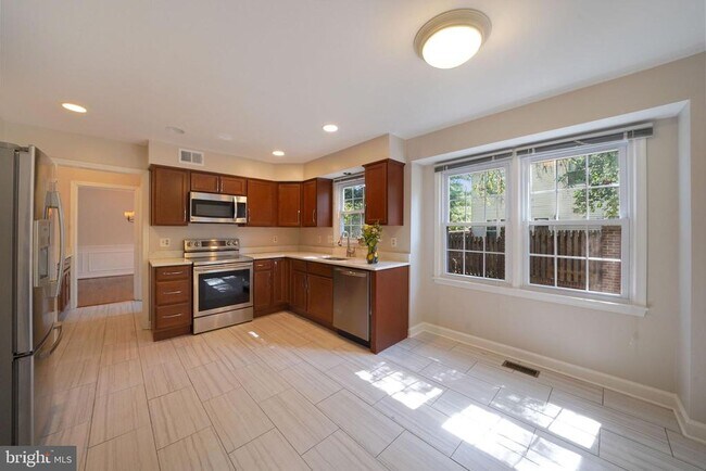 Building Photo - 8211 Labbe Ln