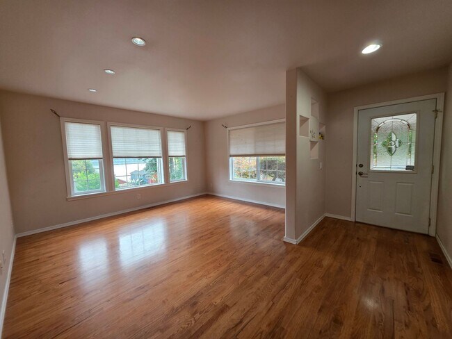Foto del edificio - One-Story Home with Sound View in a Desira...