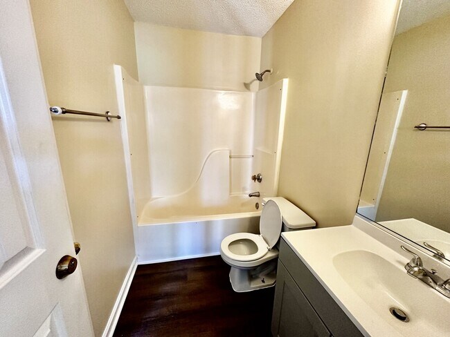 Foto del edificio - 4417 Pleasant Valley Rd