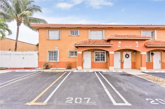 Building Photo - 2425 W 76th St