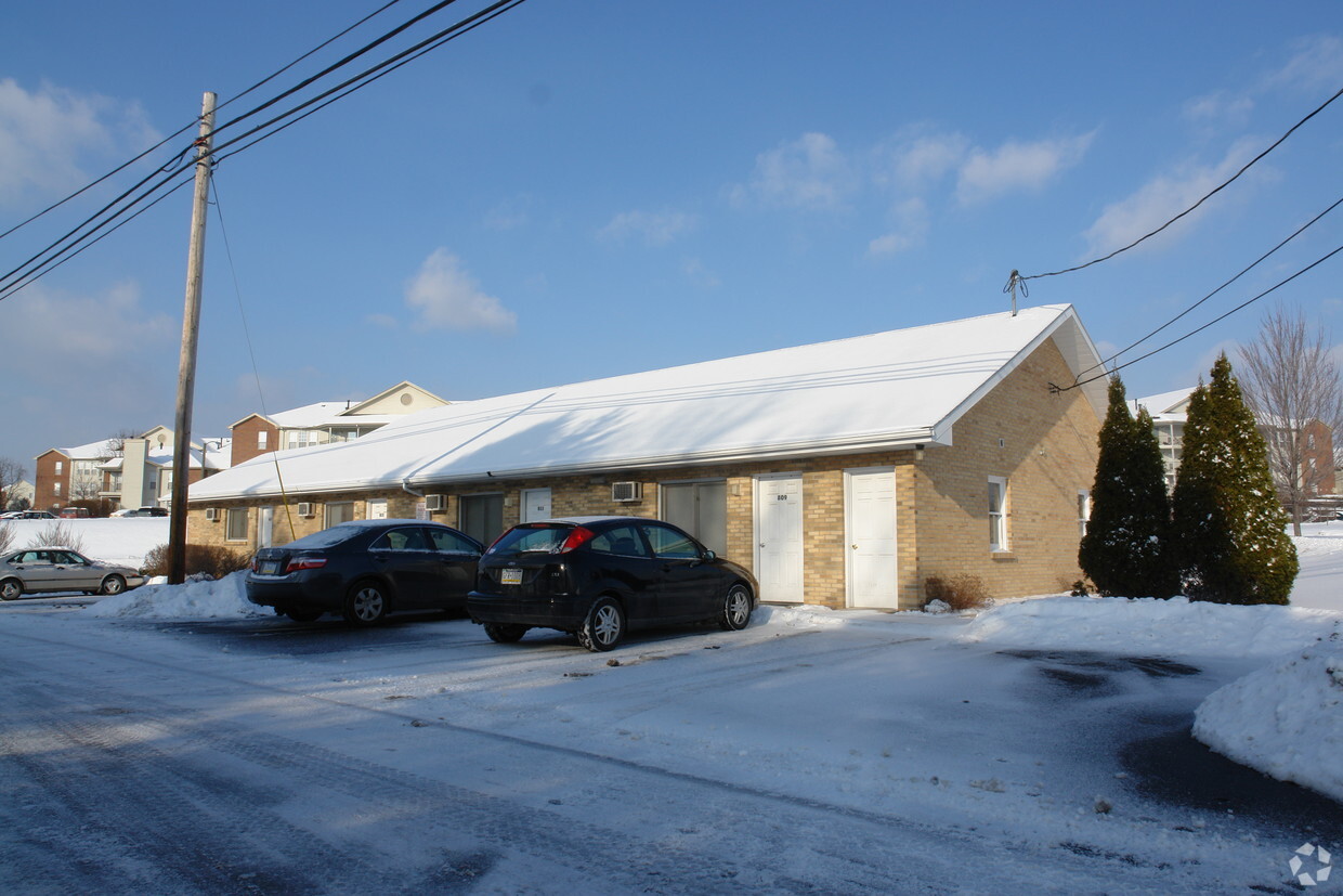Primary Photo - 807-815 W Cherry Ln