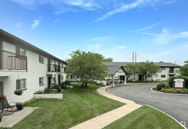 Foto del edificio - Serenity Manor 55+ Independent Active Living