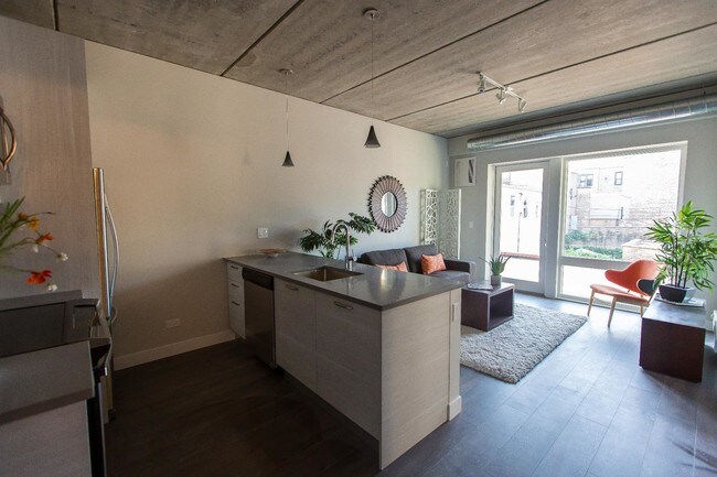 Foto del edificio - 1 bedroom in Chicago IL 60625