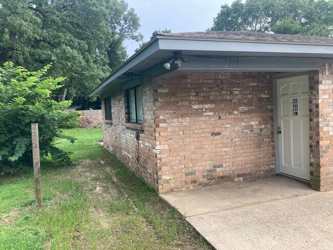 Foto del edificio - 2171 Red Bird Ln