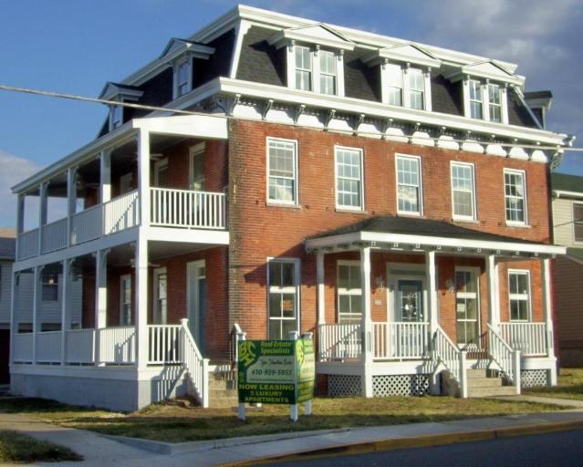 Building Photo - The Red Onion