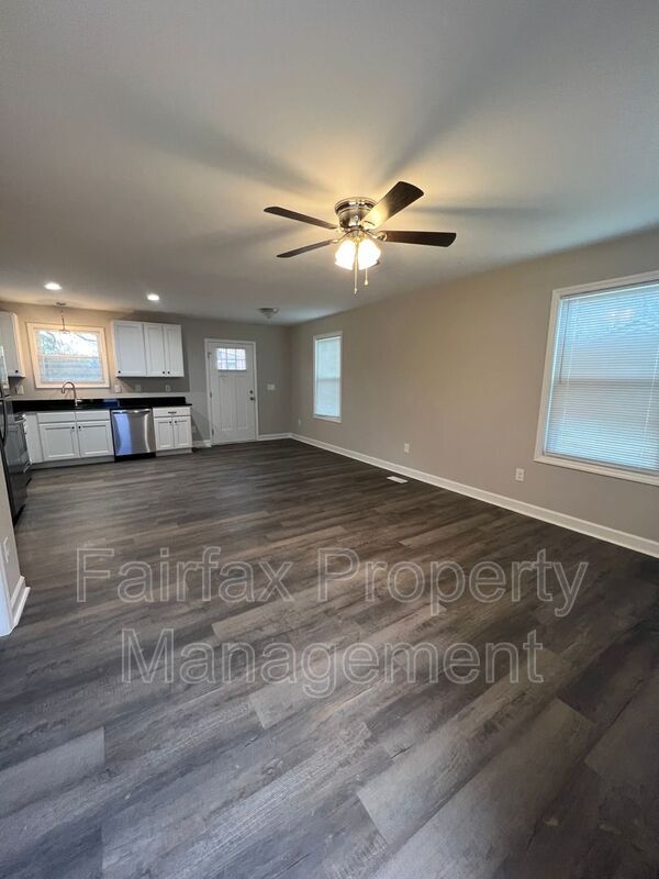 Building Photo - 1115 Eva St