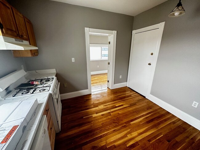 Foto del edificio - Spacious Renovated 4 Bedroom In Lower Allston