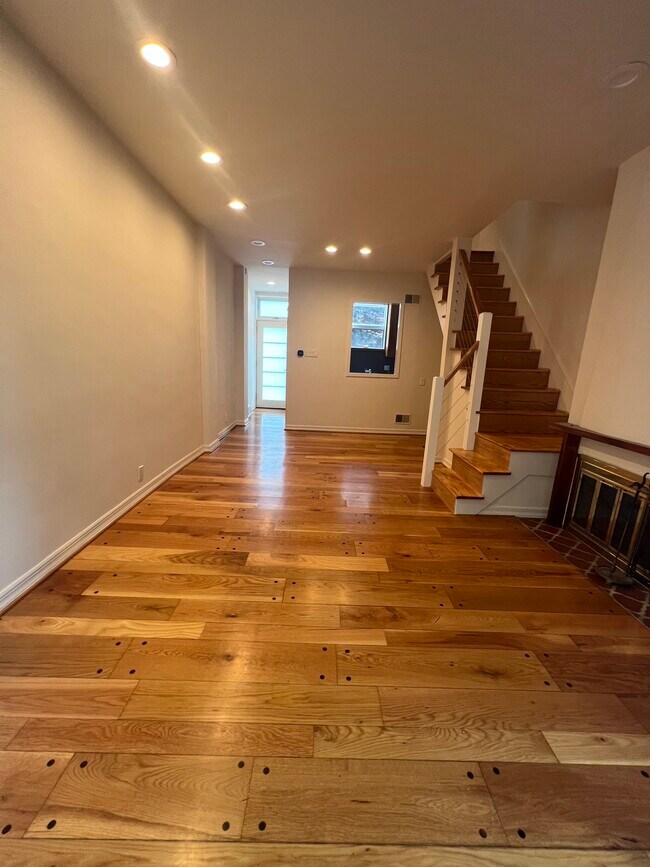 Living Room - 2045 Waverly St House