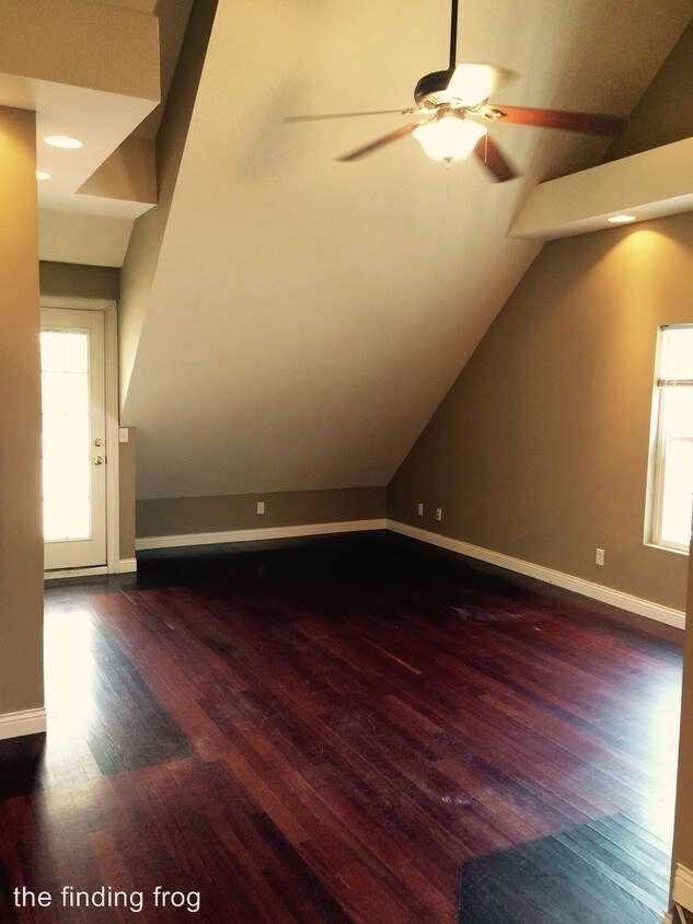 Building Photo - 1417 Rosemary Ln