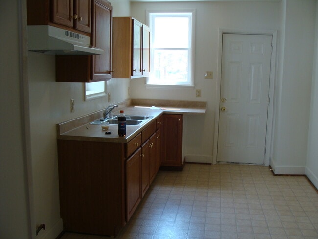 Building Photo - 250 Chestnut St