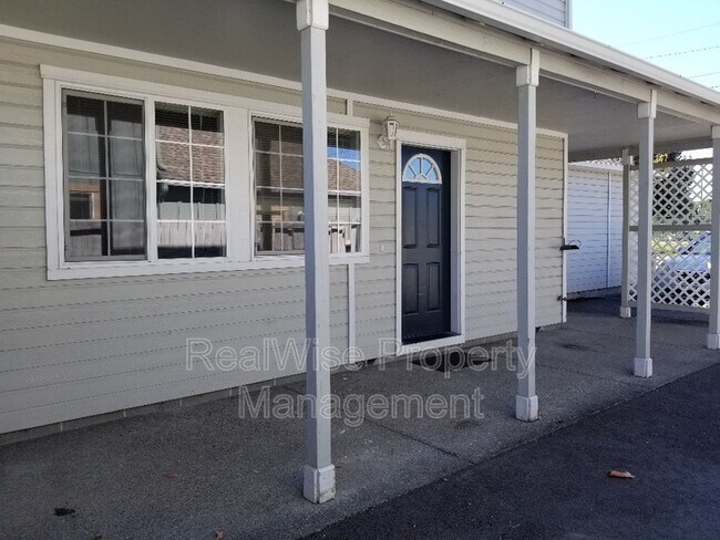 Building Photo - 1527 Hamilton Ln
