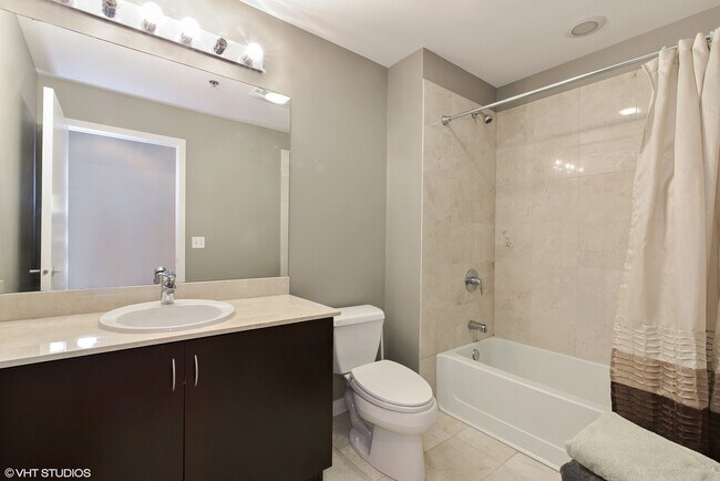 Foto del edificio - 303 W Ohio St