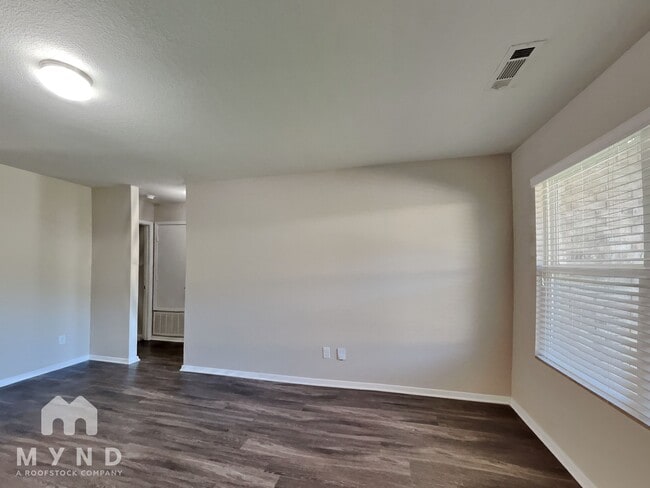 Building Photo - 9160 Pleasant Valley Dr