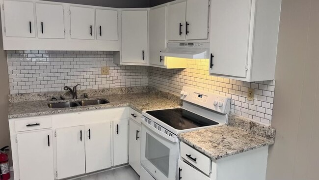 Building Photo - 4036 Tavineer Dr