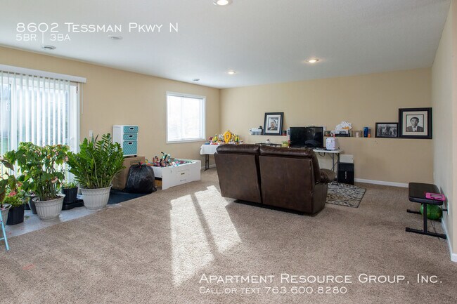 Foto del edificio - 8602 Tessman Pkwy