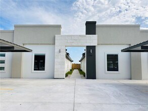 Building Photo - 1701 W Violet Dr