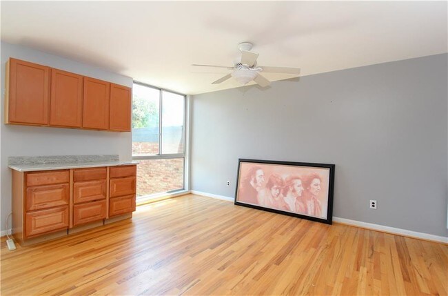 Foto del edificio - 4045 W Maple Rd