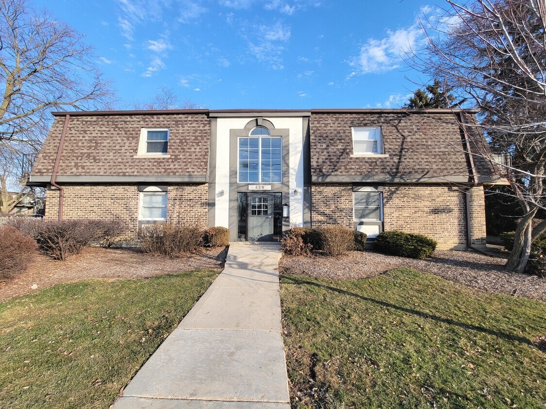 Primary Photo - 879 Trace Dr