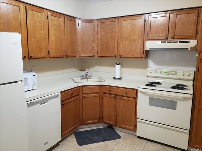 Building Photo - 35 Springwood Dr