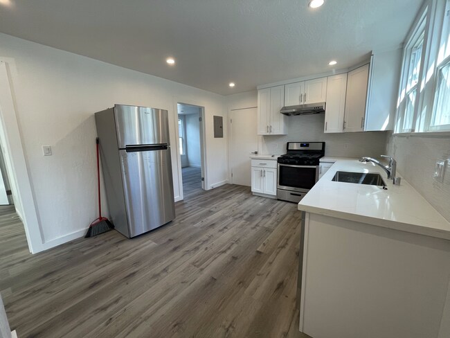 Foto del edificio - 1645 Everett St