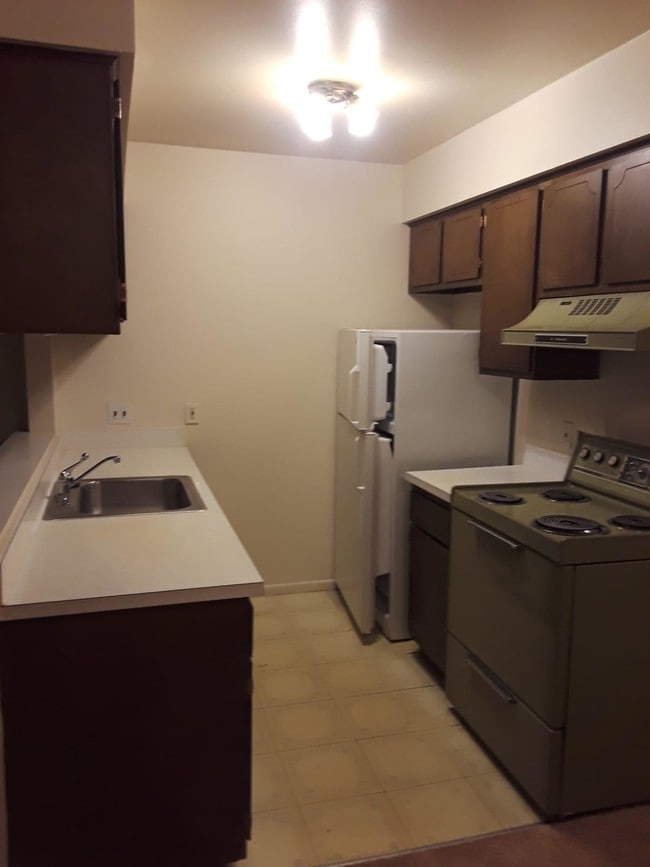 Building Photo - 4535 Cadieux Rd