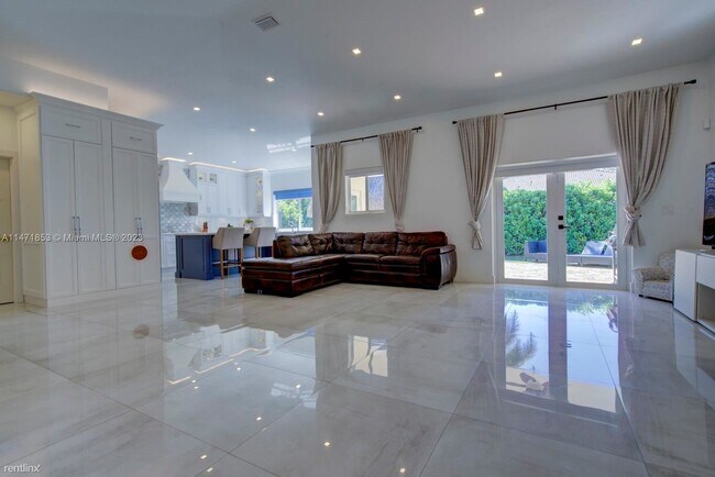 Foto del edificio - 3 br, 2.5 bath House - 8950 NW 174th St # 0