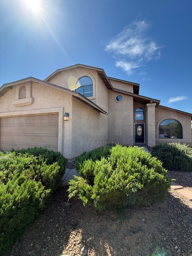 Building Photo - 2631 W Camino Del Medrano