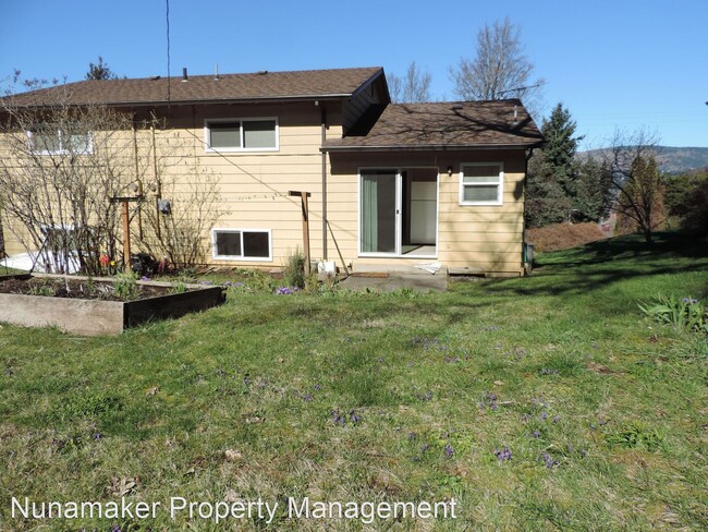 Building Photo - 2 br, 1 bath Apartment - 1107 Montello Ave.