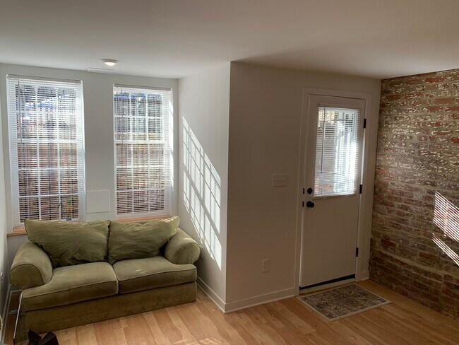 Foto del edificio - 660 E St NE