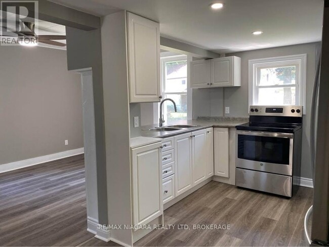 Building Photo - 474 Lakeshore Rd