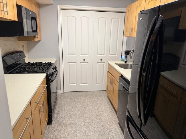 Building Photo - 202 Dunbar Dr