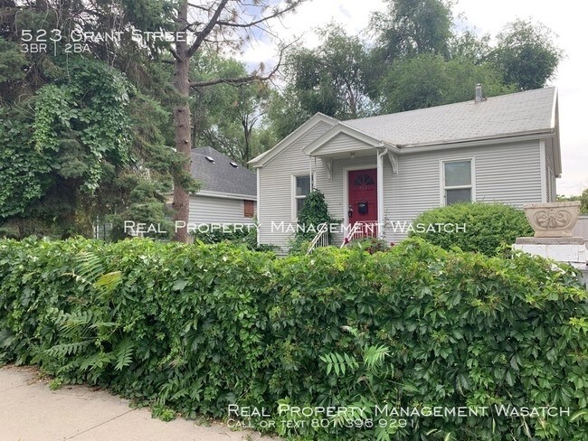 Building Photo - 3 Bedroom 1.5 Bath Rose Park Home!