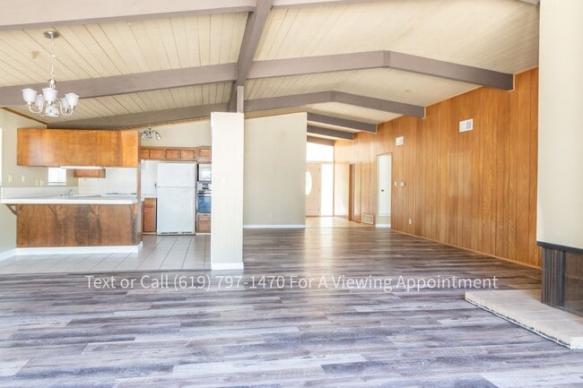 Building Photo - Nice Large 3 Bedroom, 2 Bath House