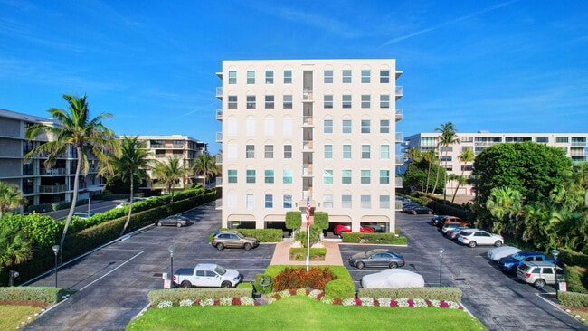 Foto del edificio - 3230 S Ocean Blvd