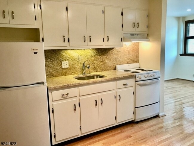 Photo - 107 E Broad St House