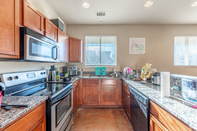 4 habitaciones, 4 baños - Cocina - 1030 Dr Martin Luther King Pky