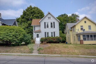 Building Photo - 723 12th St