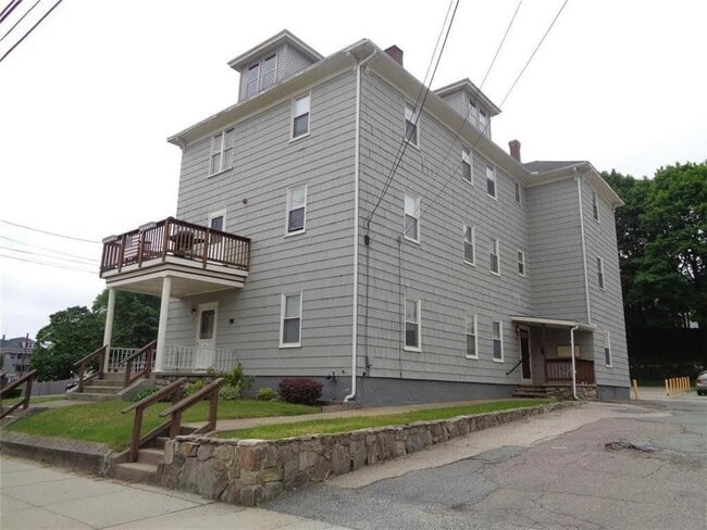 Building Photo - 71 Hamlet Ave