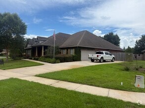 Building Photo - 305 Mango Ln